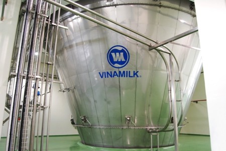 Một phần của tháp sấy sữa khổng lổ tại nhà máy Sữa bột Việt Nam.